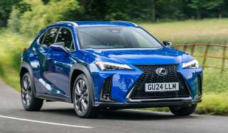 Lexus UX 300h – front
